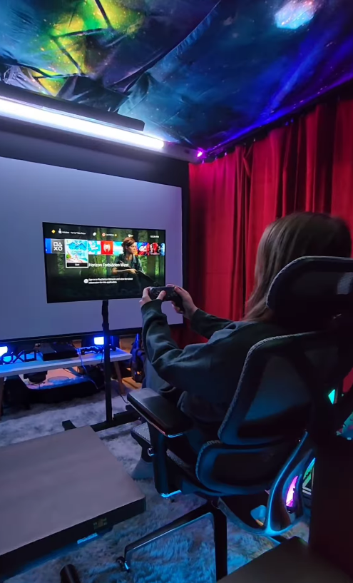 Playing Horizon Burning Shores on the PXC327 🤩🔥👋